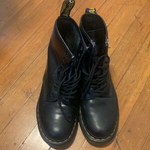 Pre-Loved Docs “The Original” Size 8